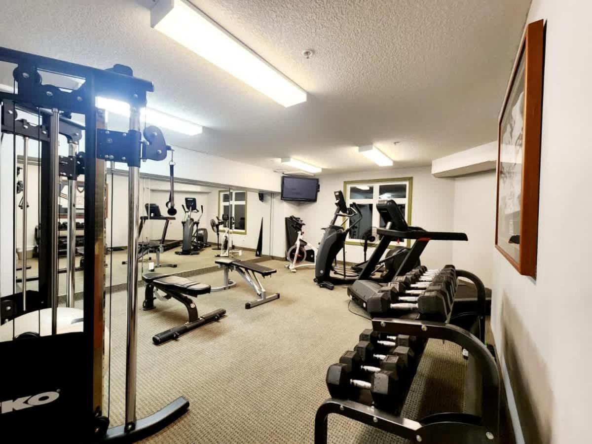 W118 New! Central Canmore- Light Industrial Hotel Room Exteriör bild