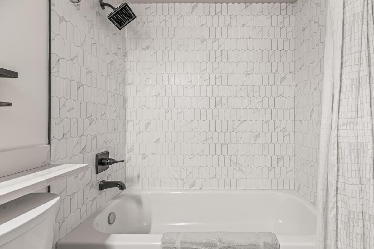 W118 New! Central Canmore- Light Industrial Hotel Room Exteriör bild