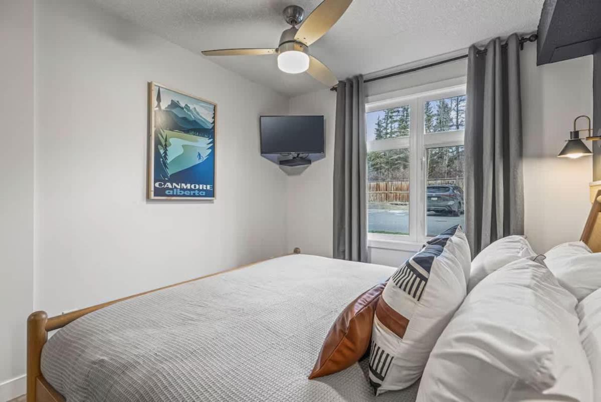 W118 New! Central Canmore- Light Industrial Hotel Room Exteriör bild