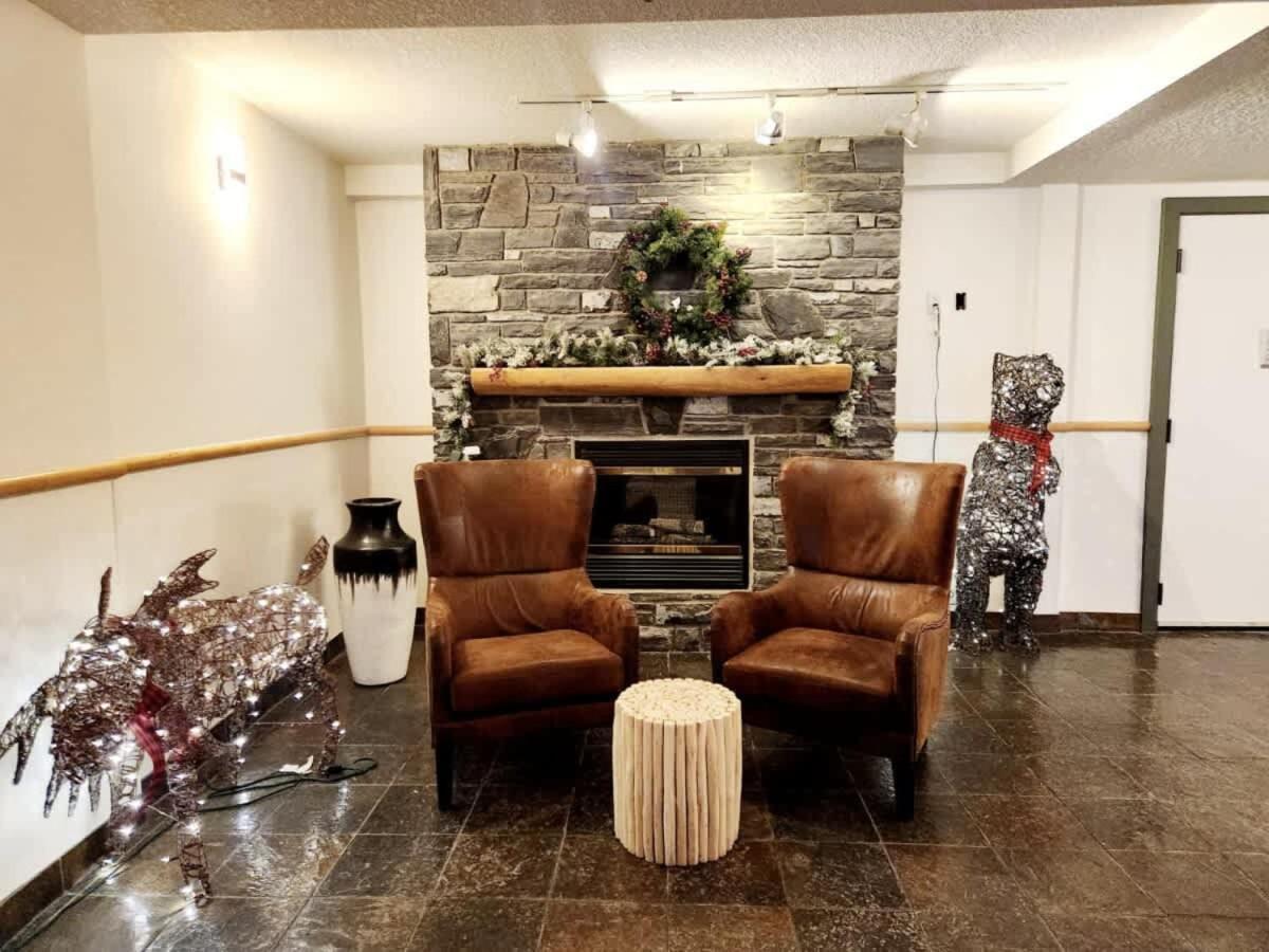 W118 New! Central Canmore- Light Industrial Hotel Room Exteriör bild